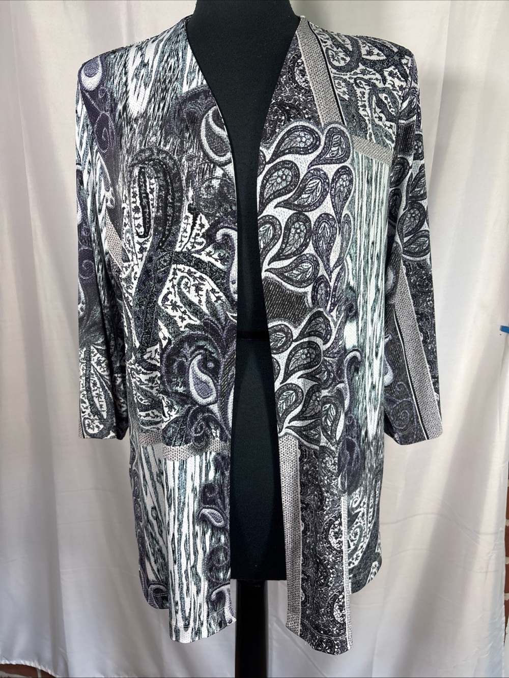 Chico's Black, Gray & White Paisley Open Front Cardigan 3/4 sleeve